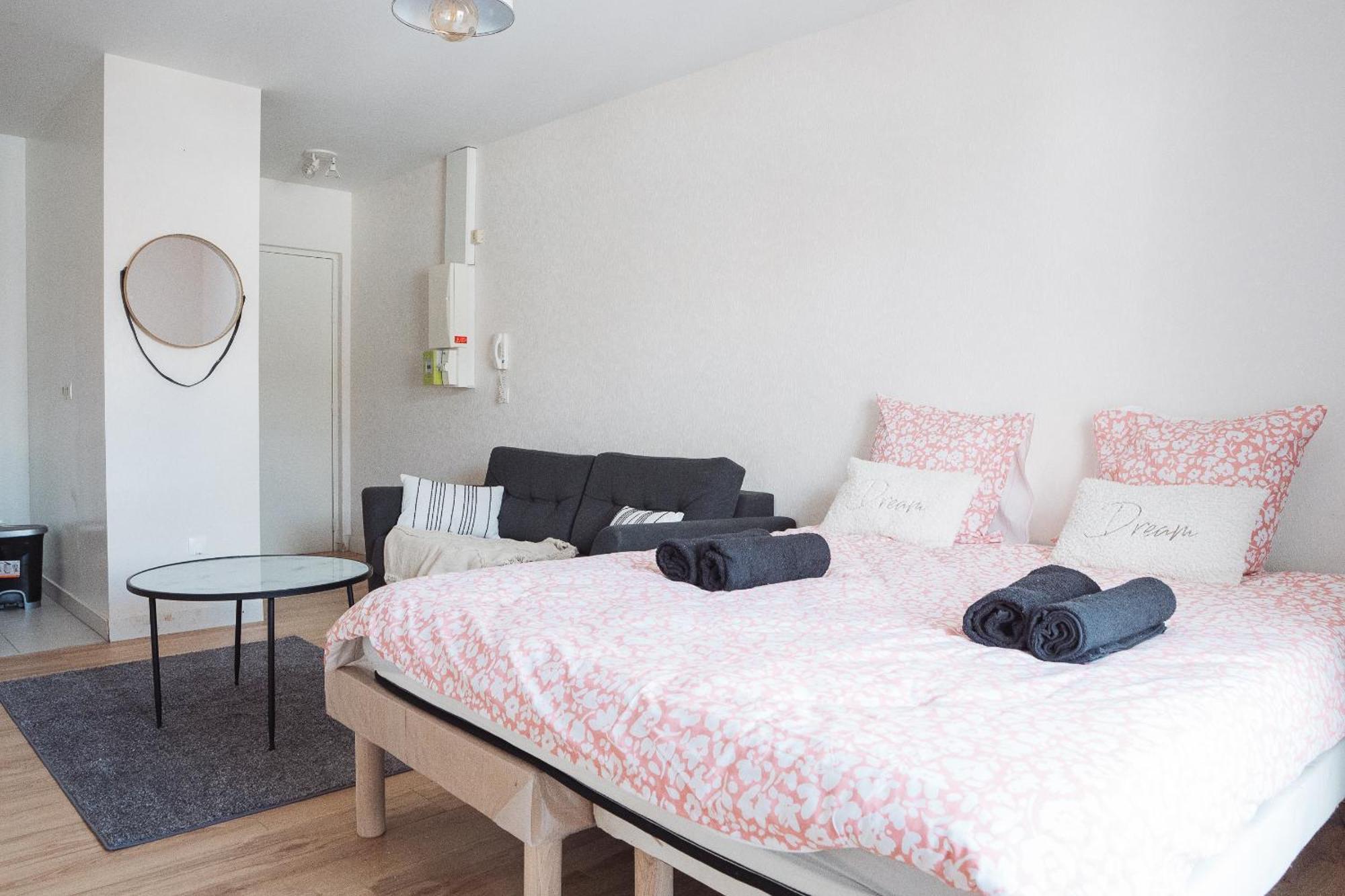 Cosy Studio Entre Paris Et Disneyland Paris Apartman Esbly Kültér fotó